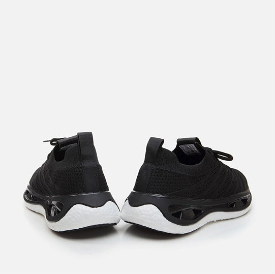 Patikë ngjyrë e zezë