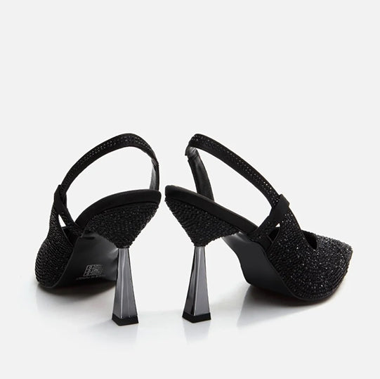 Stileto ngjyrë e zezë