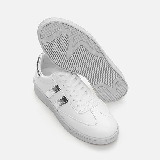 Patikë ngjyrë e bardhë