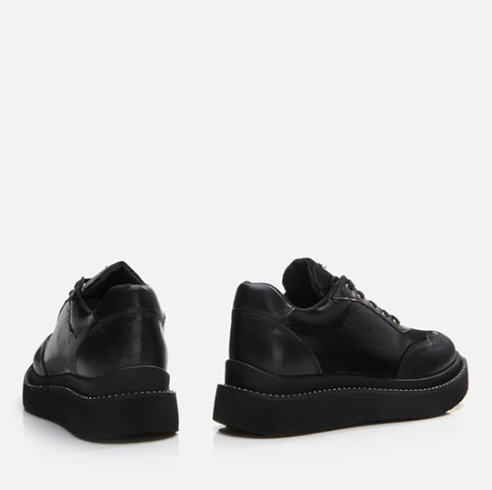 Patikë ngjyrë e zezë