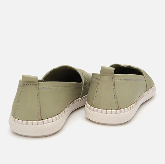 Balerinë ngjyrë e gjelbërt