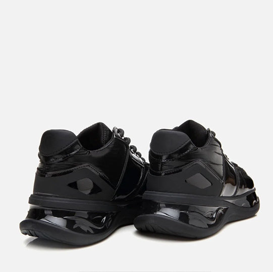 Patikë ngjyrë e zezë