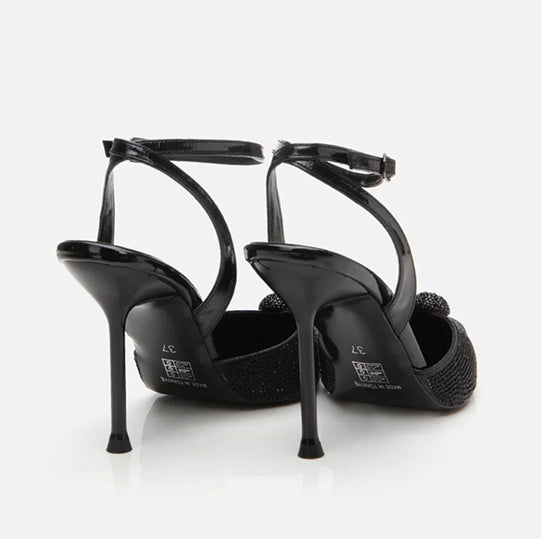 Stileto ngjyrë e zezë