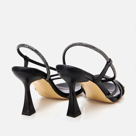 Sandale ngjyrë e zezë