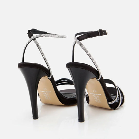 Sandale ngjyrë e zezë