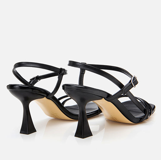 Sandale ngjyrë e zezë