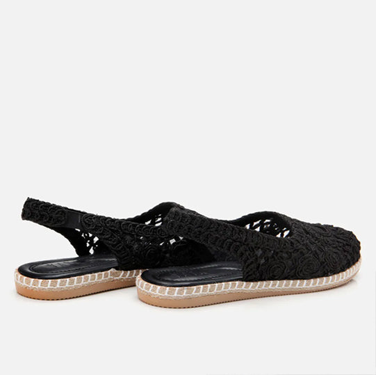 Balerinë ngjyrë e zezë