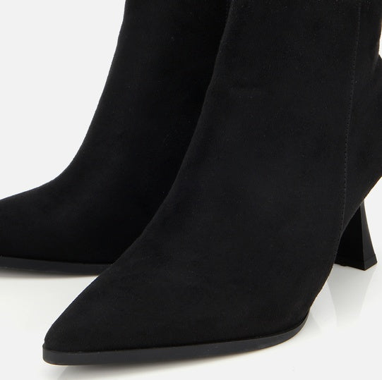 Gjysëm çizme ngjyrë e zezë