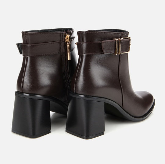 Gjysëm çizme ngjyrë kafe