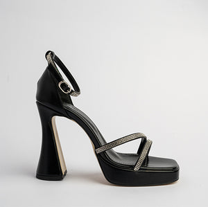 Sandale ngjyrë e zezë