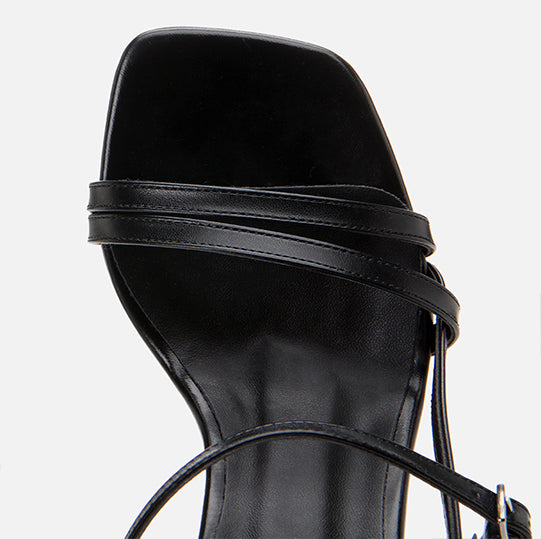 Sandale ngjyrë e zezë