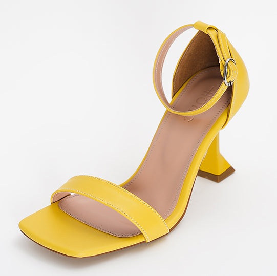 Sandale ngjyrë e verdhë me take